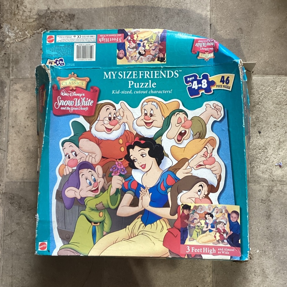 Disney Snow White and the Seven Dwarfs Puzzle - Blue and Red